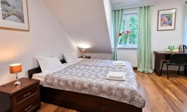 W pensjonacie przygotowano przyjemne pokoje