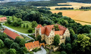 Hotel mieści się zaledwie 50 km na południe od Wrocławia
