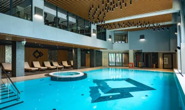 Resort może pochwalić się designerskim basenem
