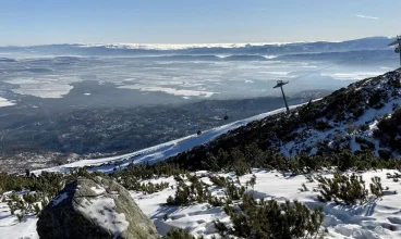 W sąsiedniej Tatrzańskiej Łomnicy znajdują się znakomite tereny narciarskie