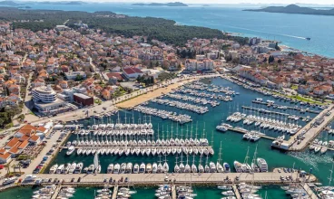 Hotel mieści się przy samiutkiej marinie