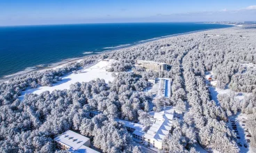 Neptuno mieści się pośród nadmorskiego sosnowego lasu