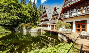 Jelenia Struga mieści się w zacisznej dolinie o krystalicznie czystym powietrzu