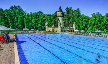 Oprócz aquaparku znajduje się tutaj basen olimpijski
