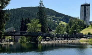 Hotel jest urokliwie położony