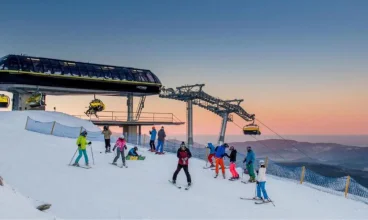 Czarna Góra Resort słynie z nowoczesnej kolejki Luxtorpeda