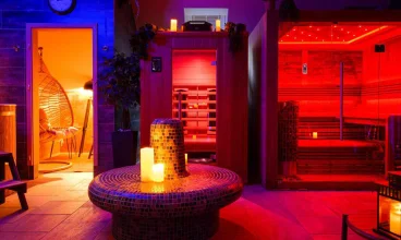 Na terenie obiektu znajduje się kameralna strefa wellness z saunami i jacuzzi