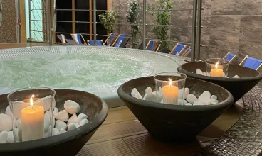 W strefie wellness oprócz basenu przygotowano też jacuzzi
