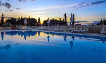 Basen jest wypełniony słodką wodą