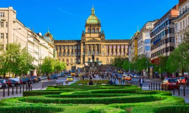 Hotel jest położony 500 m od Muzeum Narodowego przy Placu Wacława