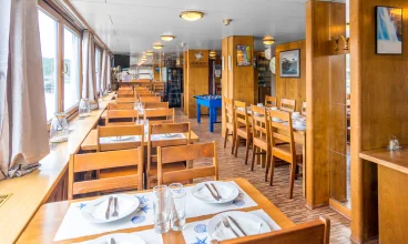 Do dyspozycji gości jest przyjemna restauracja śniadaniowa