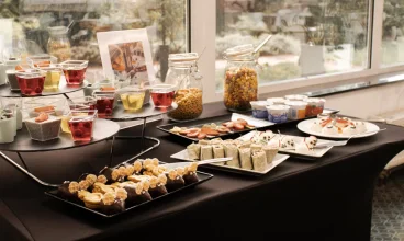 Dla wszystkich gości zapewniany jest bogaty bufet śniadaniowy