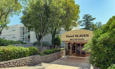 Hotel Slaven jest skąpany w śródziemnomorskiej zieleni