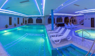 W każdej ze stref wellness mieści się kryty basen oraz sauny
