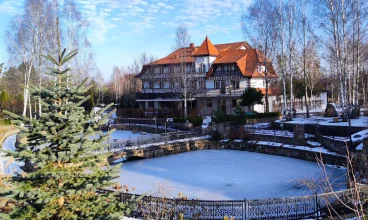 Dwór Bartnika można odwiedzić także w chłodniejszych miesiącach