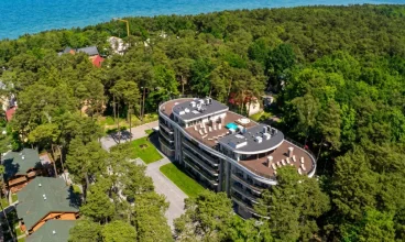 Grand Kapitan jest położony bardzo blisko czystej, piaszczystej plaży