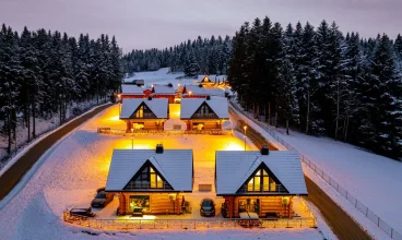 Kompleks Gazdówka mieści się w zachodniej części Gorców