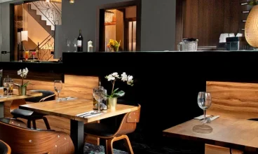 W obiekcie mieści się restauracja "Na Pieńku"