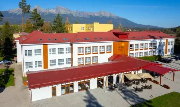 Family Resort Lučivná znajduje się u podnóża Tatr, 12 km od miasta Poprad