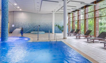 Holiday Inn Resort Warszawa Józefów to hotel pod Warszawą z basenem
