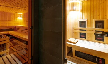 Dodatkowo w obiekcie mieszczą się gabinety spa oraz saunarium