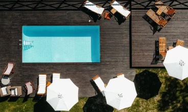 Można tu popływać i skorzystać z leżaków