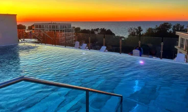 Resort Król Plaza posiada zewnętrzną strefę wellness na dachu