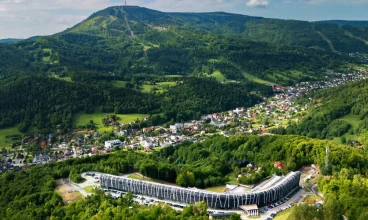 Ten fantastycznie położony hotel górski góruje ponad Szczyrkiem