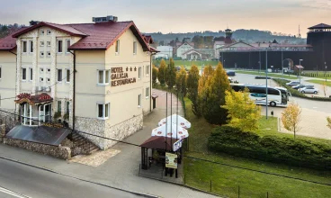 Hotel Galicja jest położony wprost przy zabytkowej Kopalni soli w Wieliczce
