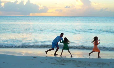 Znajdują się blisko długiej piaszczystej plaży