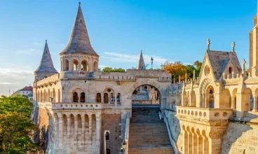 Do słynnej Baszty Rybaka z hotelu jest zaledwie 400 m