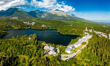 Strbske Pleso to wysokogórski kurort u podnóża Tatr na Słowacji