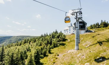 Hotel Era dzieli tylko 200 m do dolnej stacji kolejki gondolowej