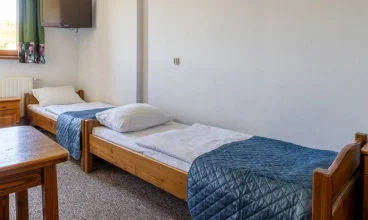 W pokojach przeważnie mieszczą się pojedyncze łóżka