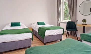 Oferuje pokoje dla 2, 4 oraz nawet 6 osób