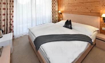 Na gości czekają komfortowe pokoje 2-osobowe w budynku hotelowym