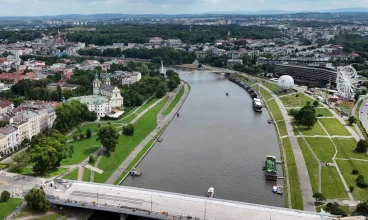 Hotel jest usytuowany w pobliżu atrakcyjnych miejsc Krakowa, blisko Wisły