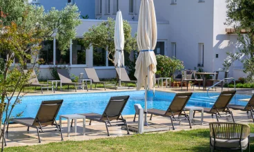 Hotel z basenem zewnętrznym na wyspie Losinj w Chorwacji