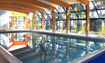Ośrodek Wypoczynku i Rekreacji Venus posiada basen, saunę i jacuzzi