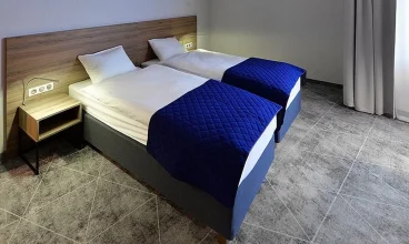 Hotel oferuje wygodne, klimatyzowane pokoje