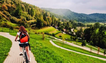 Atrakcje okolicy: liczne malownicze trasy rowerowe