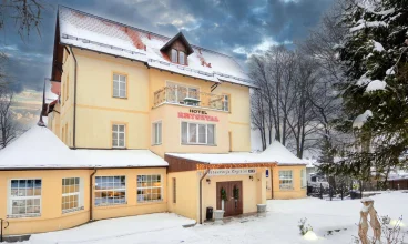 Hotel Kryształ jest znakomicie położony przy ul. Zdrojowej