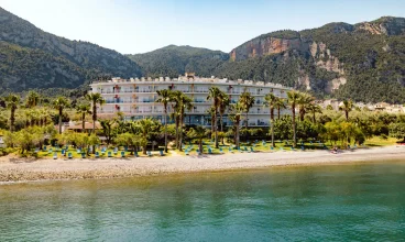 Hotel Sissy znajduje się tuż przy plaży nad Morzem Egejskim