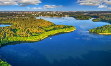 Hotel Ukiel Wellness & SPA jest położony tuż nad Jeziorem Ukiel w Olsztynie