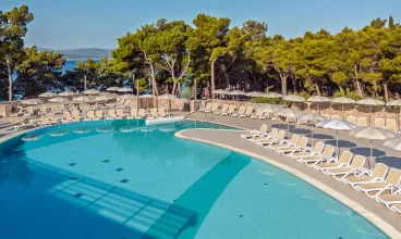 Bluesun Hotel Elaphusa**** jest położony na wyspie Brač