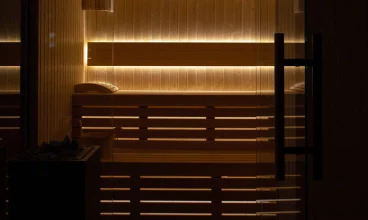 Na 5. piętrze, zaraz przed jacuzzi, znajduje się nowa sauna