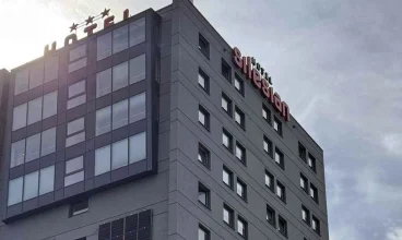 Hotel jest położony przy autostradzie A4