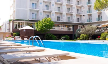 Hotel z basenem we Włoszech