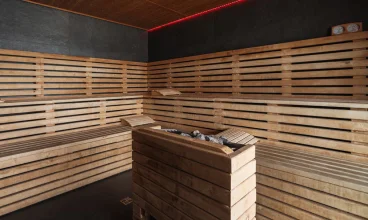W trzypoziomowej strefie spa mieszczą się 2 sauny fińskie i sauna parowa