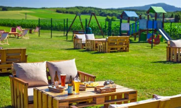 Duży teren rekreacyjny z widokiem na Góry Opawskie